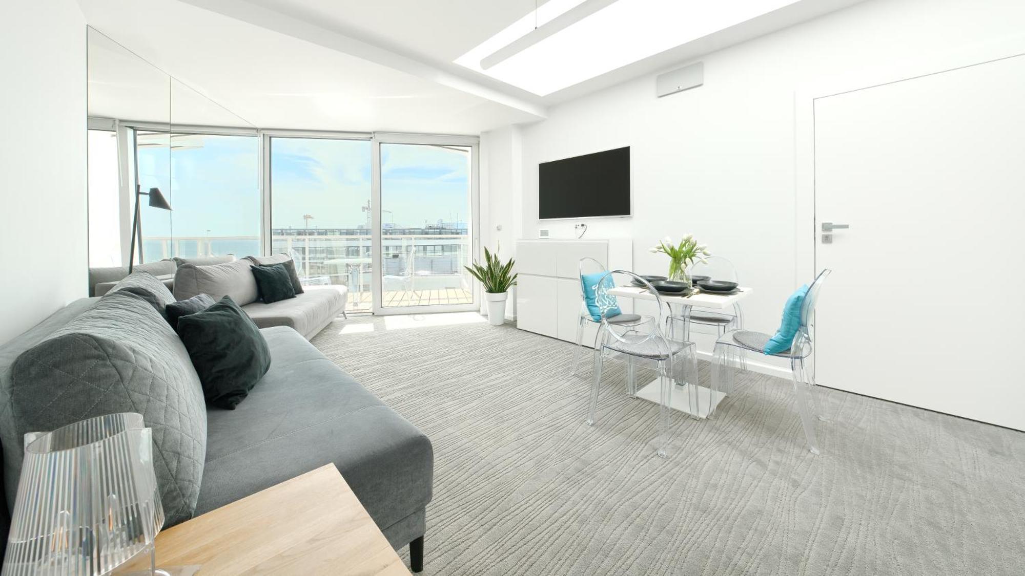 Sun & Snow Seaside Apartment *